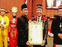 Binton Jhonson Nadapdap Terbaik Tahun 2025 di BK Awards DPRD Kota Depok