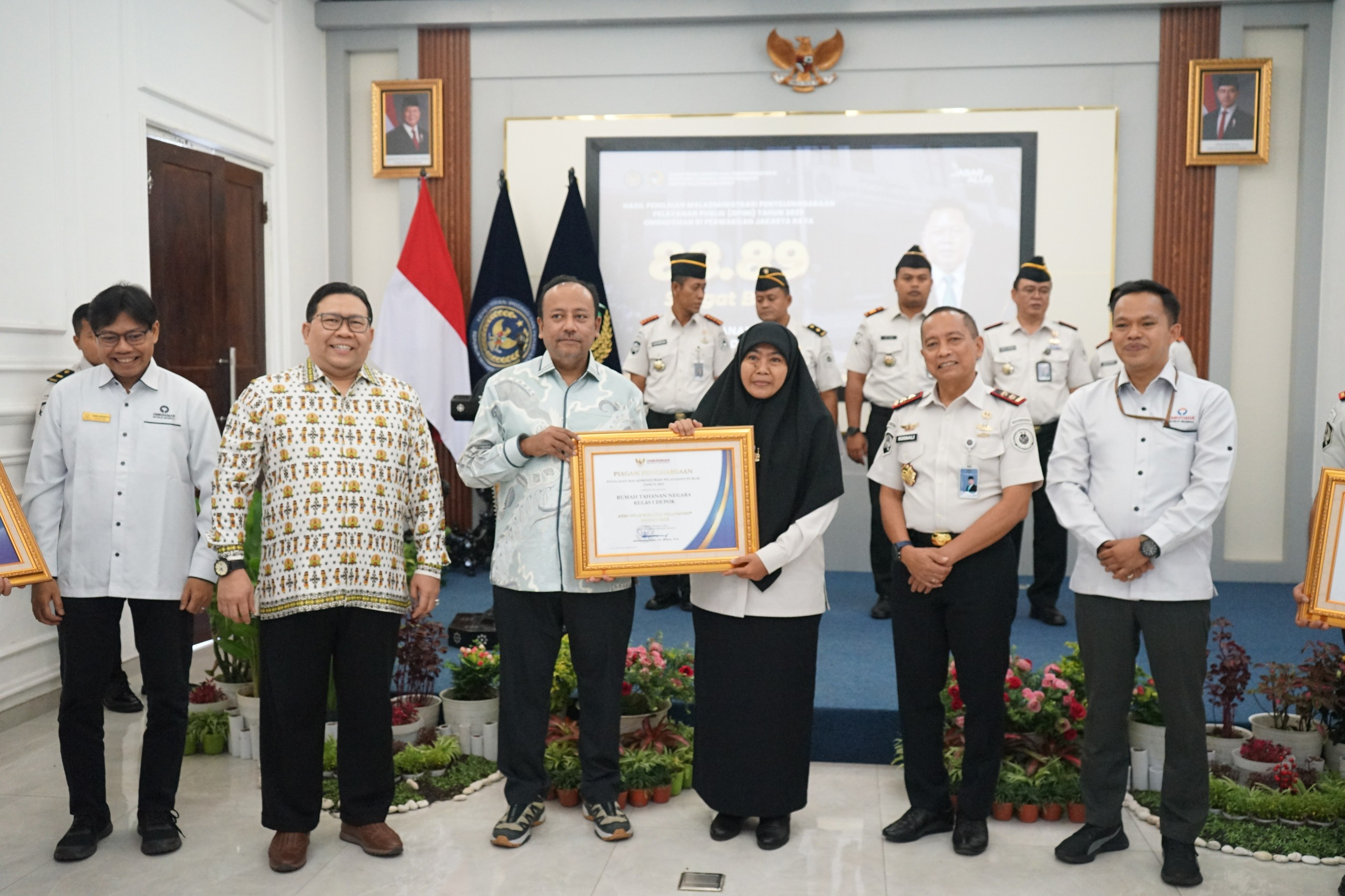 Komitmen Pelayanan Publik,, Rutan Kelas I DepoK Terima Penghargaan Ombudsman RI