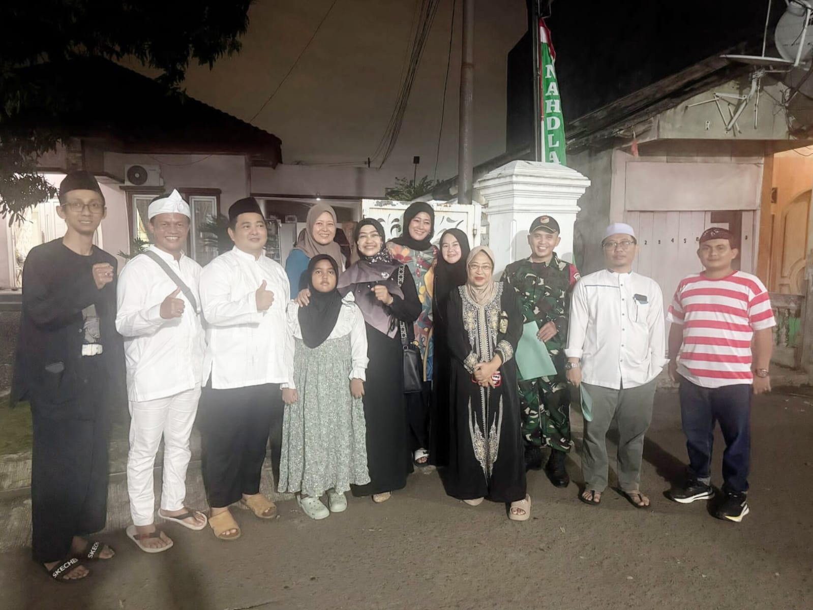 Sambut Ramadan 1447 H: Lurah Mekarjaya, Nelda Purnadia Wardhani Melepas Pawai Obor Karang Taruna RW 01
