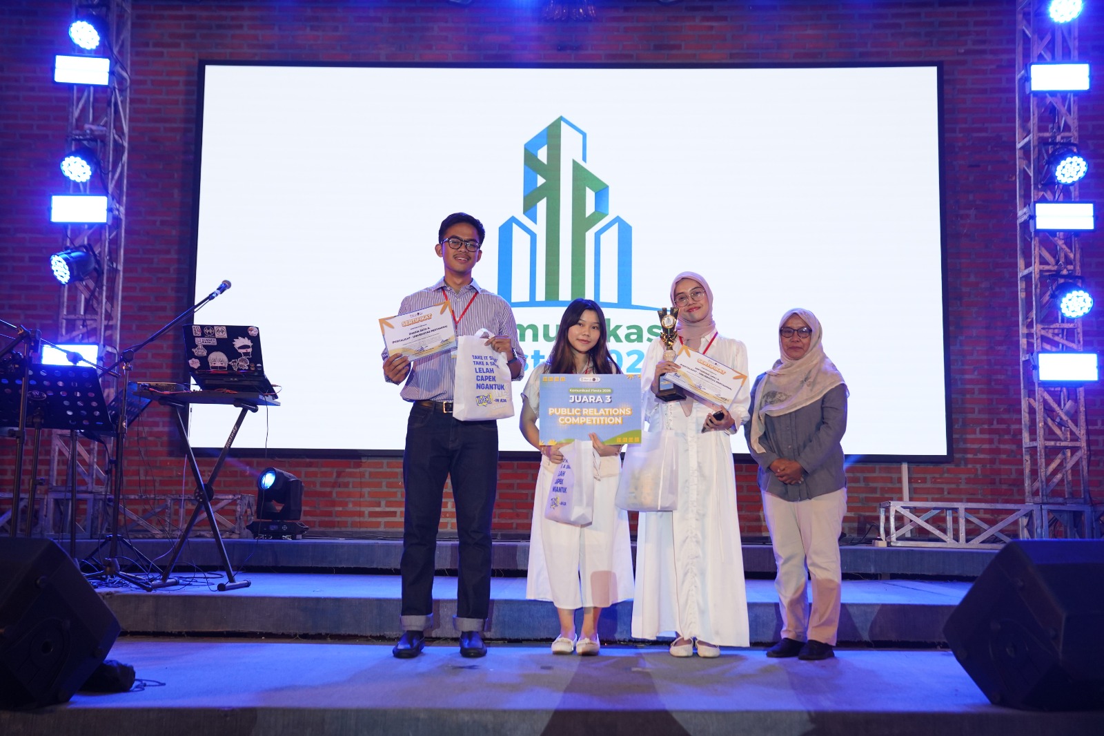 Sabet Juara Tiga Besar Nasional, Tim Pertalight UPER Gagas Solusi Hak Pejalan Kaki di Kota Besar