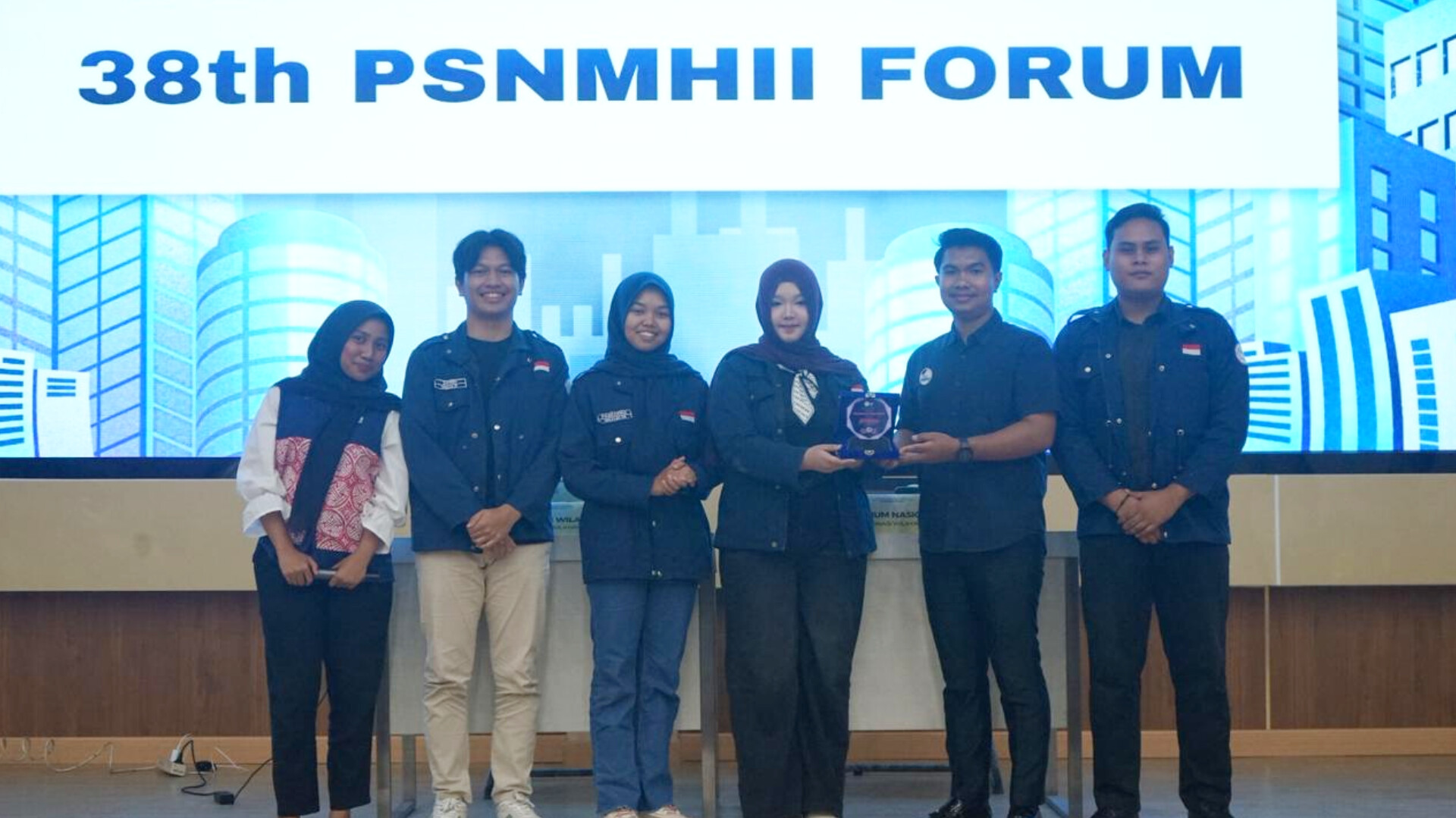 Perkuat Peran Perempuan Menghadapi Krisis Iklim, Duo Mahasiswi UPER Juarai PSNMHII 2026