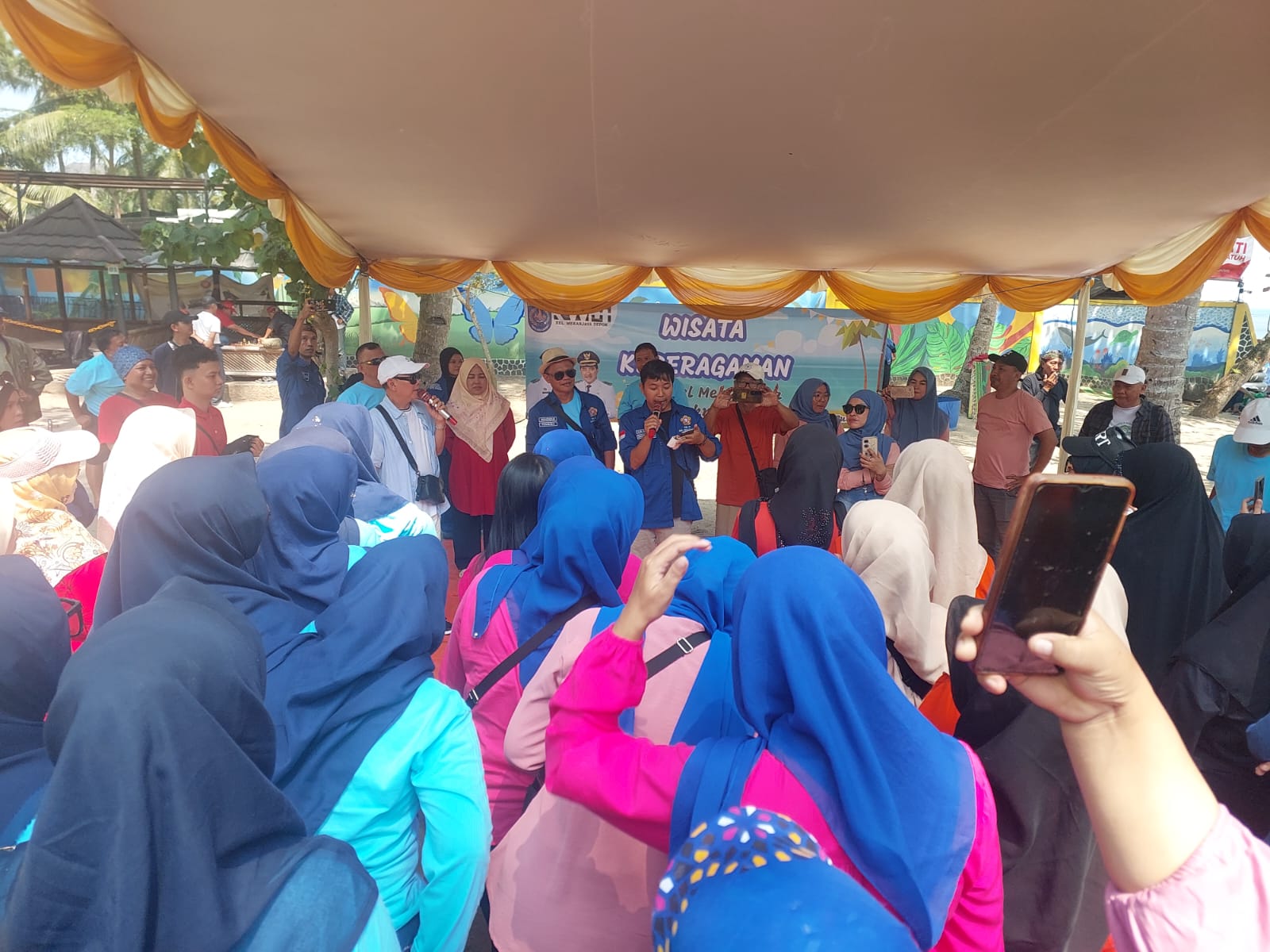 RW 01 Mekarjaya Gelar Wisata Keberagaman di Anyer, Perkuat Toleransi dan Transparansi Pengelolaan Dana RW 01 Mekarjaya Gelar Wisata Keberagaman di Anyer, Perkuat Toleransi dan Transparansi Pengelolaan Dana