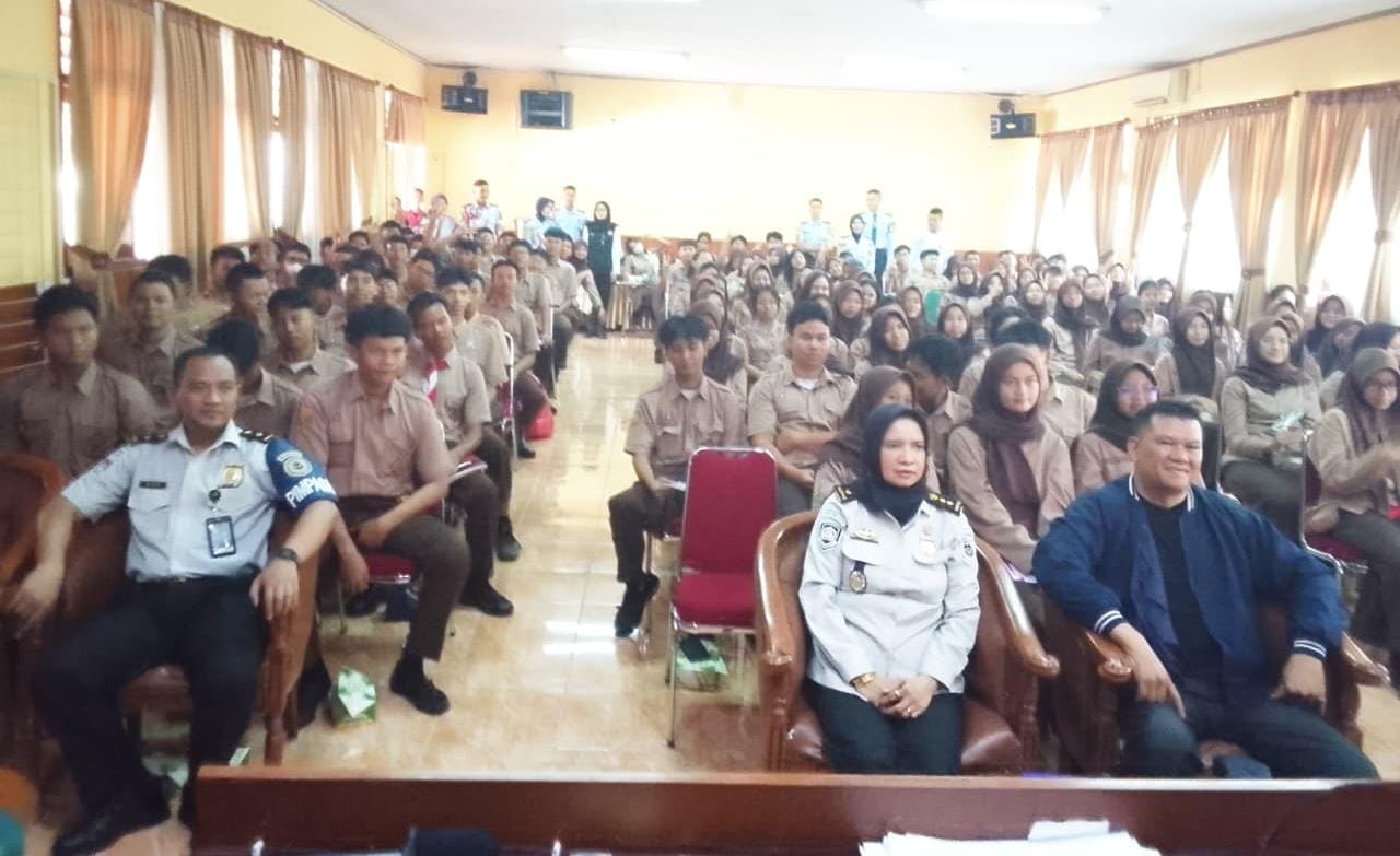 Imigrasi Go To School SMA Negeri 2: Sosialisasi TPPO dan Pengenalan Sekolah Kedinasan Poltekim