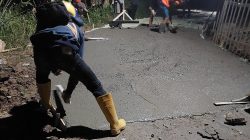 Tanpa Penanggung Jawab di Lokasi, Mutu Pengecoran Jalan Tapos Dipertanyakan