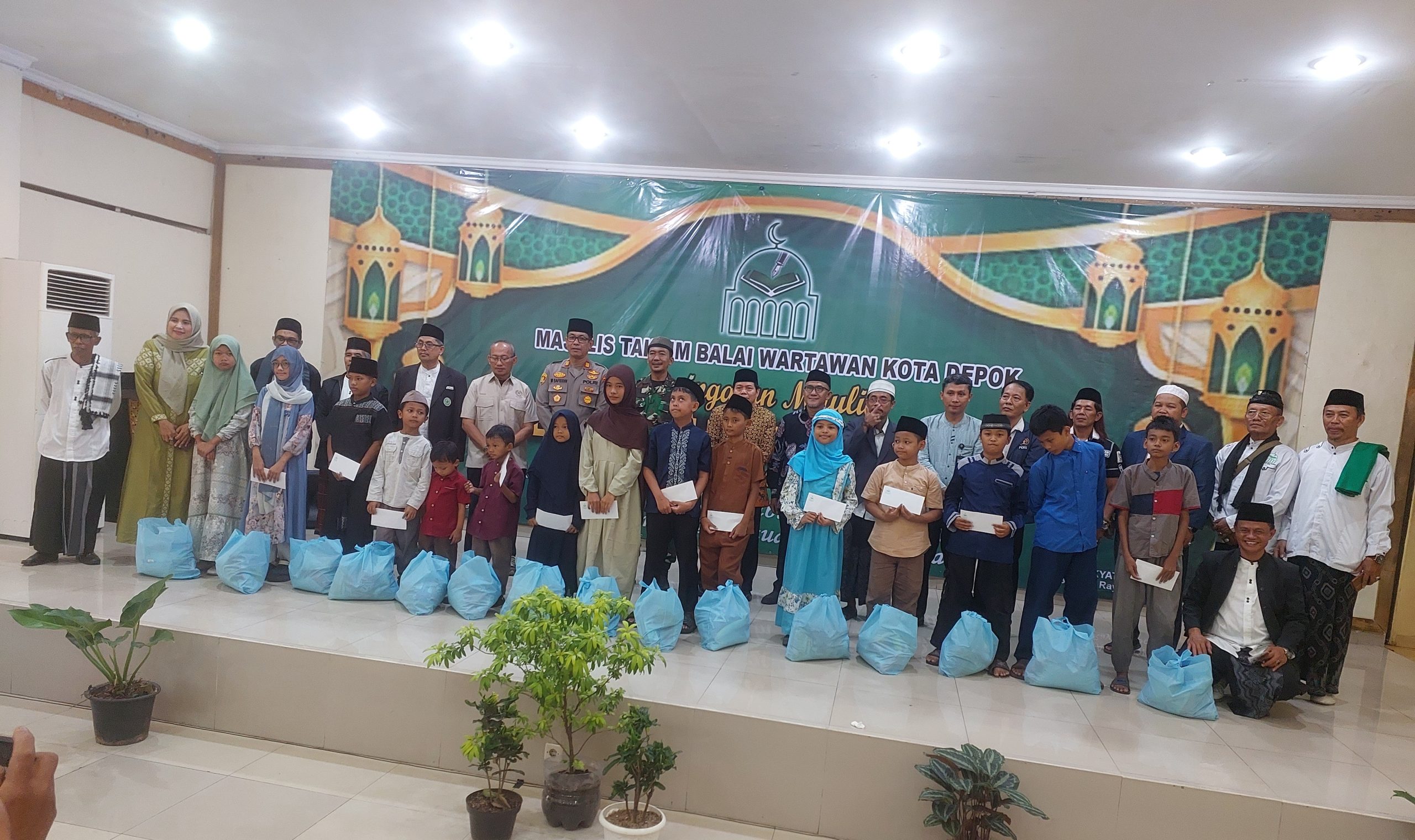 Teladani Akhlak Nabi, MT Balai Wartawan Depok Gelar Maulid dan Santunan Yatim