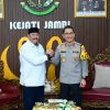 Kapolda Jambi Hadir Langsung ke Kejati Jambi, Sampaikan Selamat Hari Lahir Kejaksaan RI