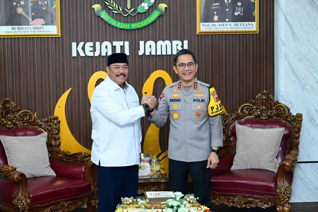 Kapolda Jambi Hadir Langsung ke Kejati Jambi, Sampaikan Selamat Hari Lahir Kejaksaan RI