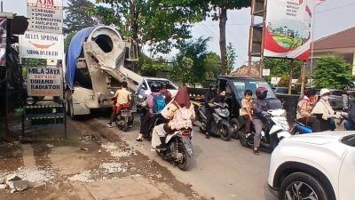 Langgar Jadwal PUPR, Proyek Jalan Tapos Picu Macet dan Kecelakaan