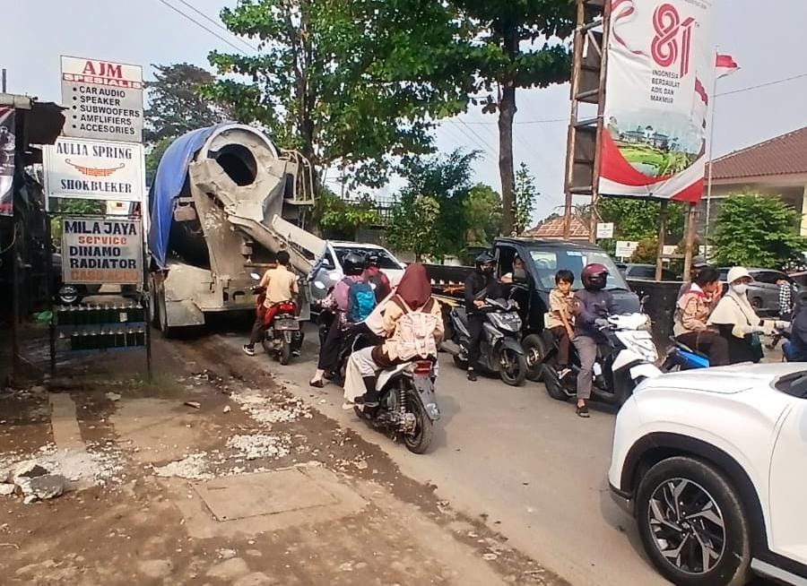 Langgar Jadwal PUPR, Proyek Jalan Tapos Picu Macet dan Kecelakaan