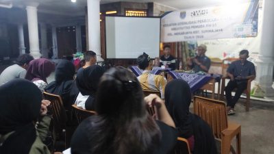 Dana Kelurahan Berbasis RW Tepat Sasaran, Karang Taruna RW 01 Mekarjaya Kuasai Pembuatan Website