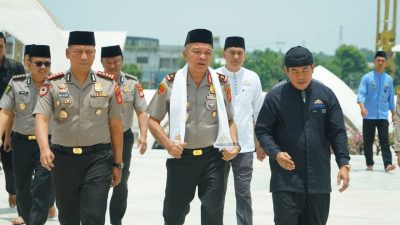 Kapolda Jabar Irjen Pol Hengki Pimpin Safari Shalat Jumat di Masjid Raya Al-Jabbar