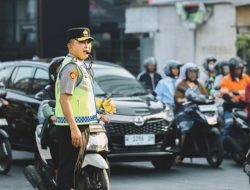 Commander Wish Dijalankan, Kapolda Jatim dan Jajarannya Turun Langsung ke Titik Rawan Lalu Lintas Surabaya