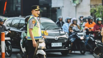 Commander Wish Dijalankan, Kapolda Jatim dan Jajarannya Turun Langsung ke Titik Rawan Lalu Lintas Surabaya