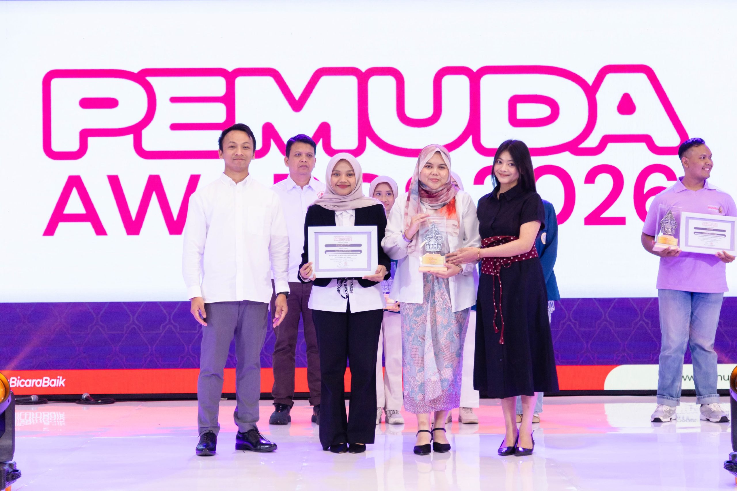 Tiga Srikandi UPER Raih Juara 1 Kompetisi Humas Nasional Lewat Strategi Komunikasi Krisis
