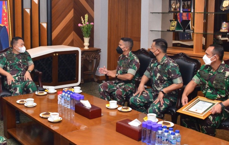 Berkat Aksi Heroiknya, Serma Junaidi Dapat Penghargaan Dari Kasad