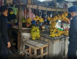 Tingkatkan Produktivitas Pangan dan Pencegahan Propaganda KKB, Brimob Polda Sumsel Sisir Pasar Tradisional