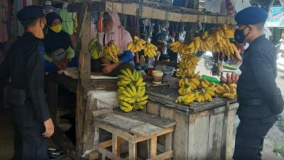 Tingkatkan Produktivitas Pangan dan Pencegahan Propaganda KKB, Brimob Polda Sumsel Sisir Pasar Tradisional