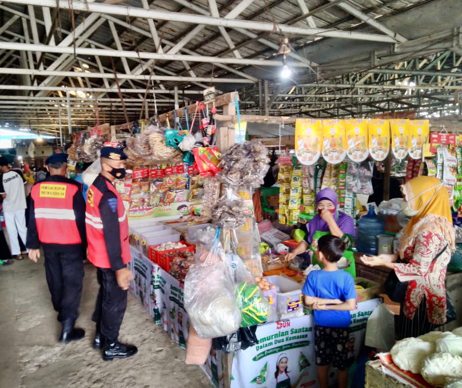 Ingatkan Pentingnya Prokes Kepada Masyarakat, Satbrimob Polda Sumsel Lakukan Blusukan Ke Pasar Tradisional