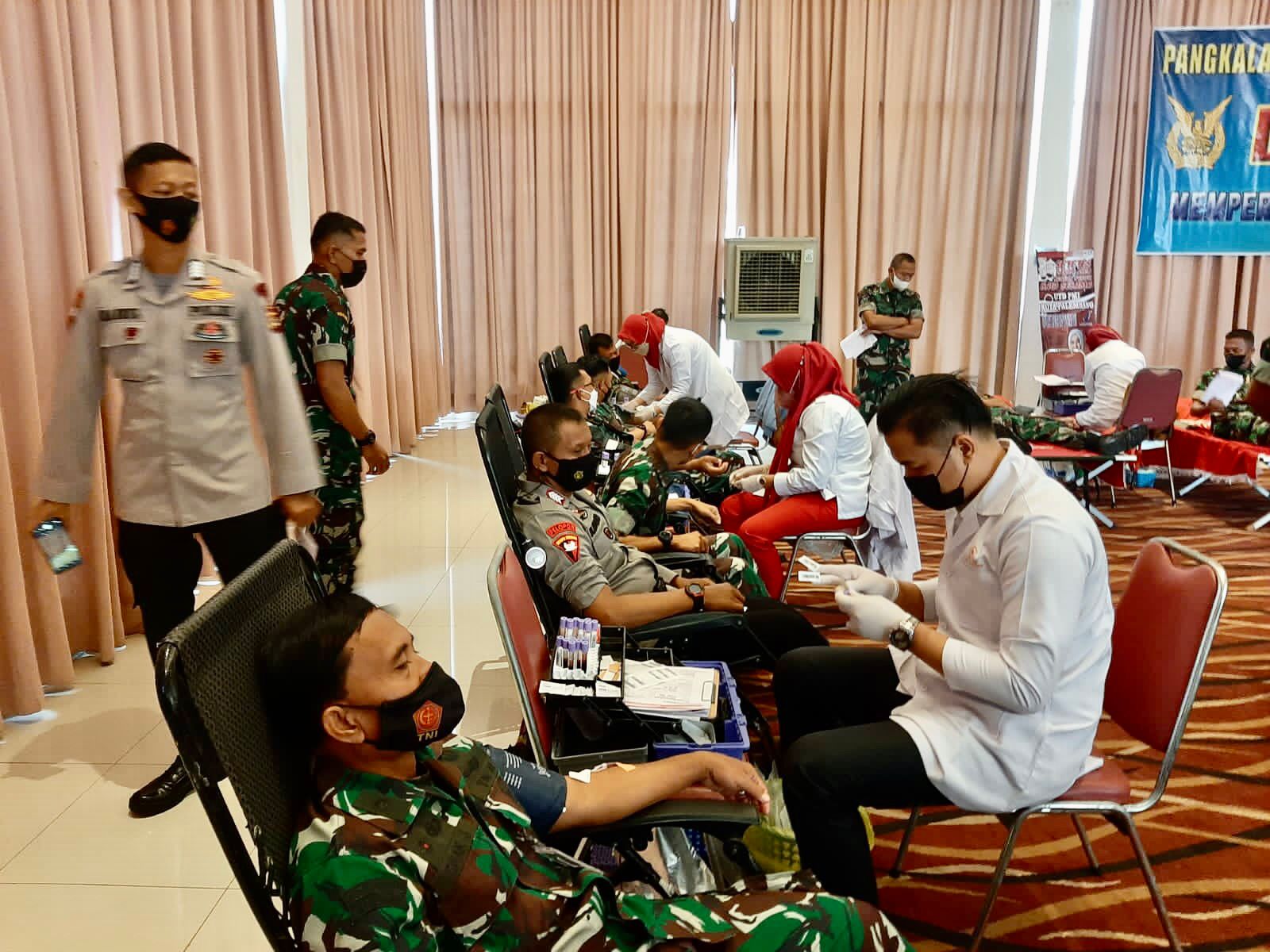 Puluhan Personel Brimob Sumsel Turut Berpartisipasi Dalam Giat Donor Darah Jelang HUT TNI AU Ke-76