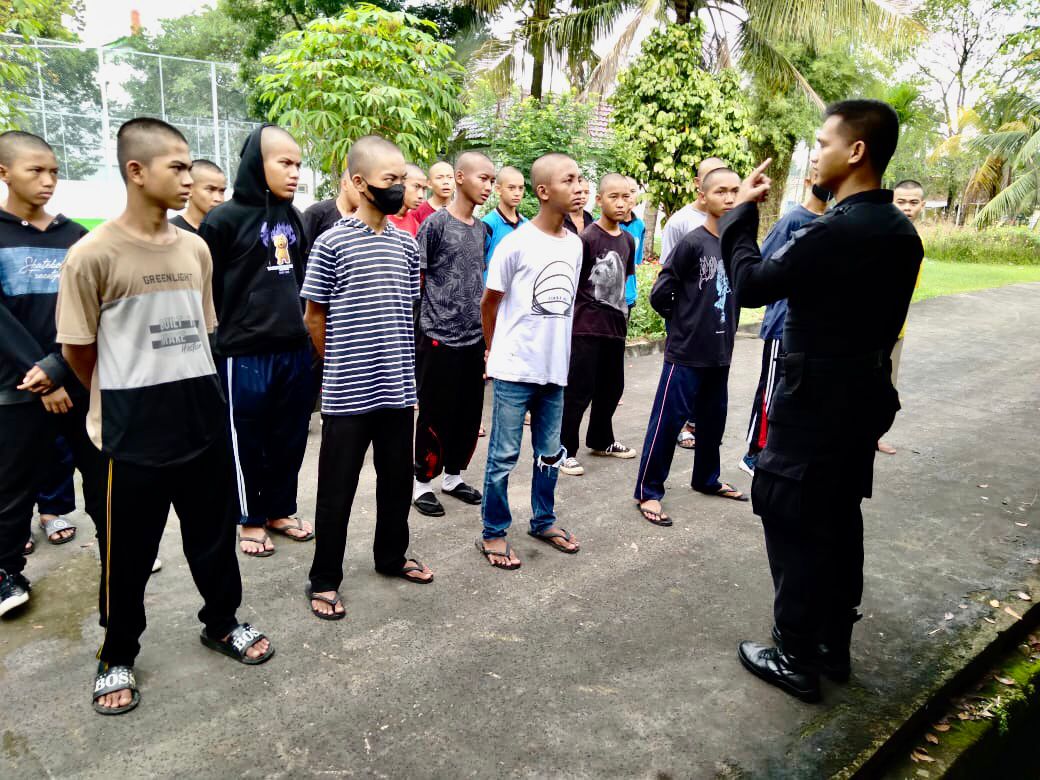 Tim Gegana Brimob Sumsel Berikan Pembinaan Mental  Dan Spiritual Para Pelaku Tawuran