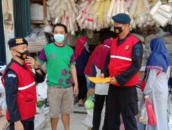 Brimob Sumsel Tetap Laksanakan Patroli Dan Sosialisasikan Prokes Kepada Masyarakat di Hari Pertama Puasa
