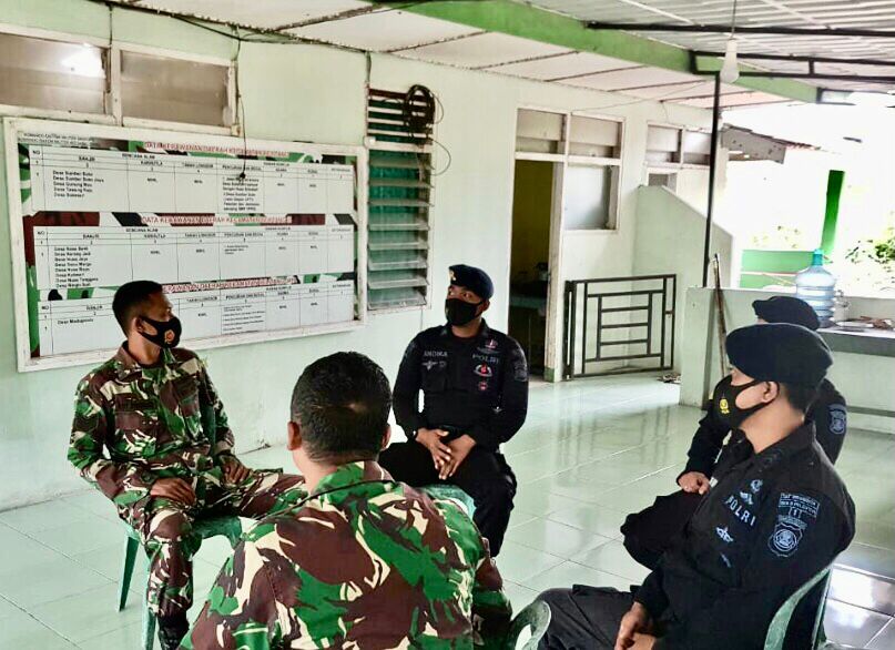 Tingkatkan Sinergitas di Tingkat Kewilayahan, Personil Satbrimob Polda Sumsel Sambangi Makoramil 403/15 Sumber Jaya OKU Timur