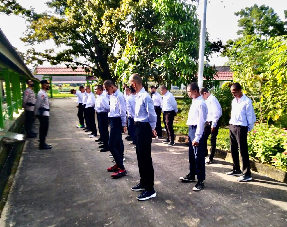 Satbrimob Polda Sumsel Lakukan Pembinaan Kepada Para Pelajar Yang Tertangkap Tawuran
