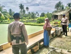 Giat Patroli Dialogis, Personil Satbrimob Polda Sumsel Sambangi Warga Kecamatan Belitang III, Oku Timur