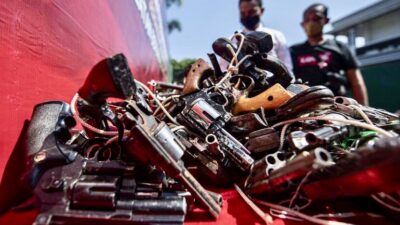Sebanyak 532 Pucuk Senpira Dimusnahkan, Gegana Satbrimob Polda Sumsel Lakukan Pengawalan Ketat