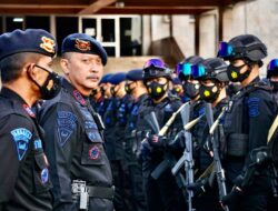 Dansat Brimob Terjun Langsung Siagakan Personel Pengamanan Aksi Unras Mahasiswa Di Gedung DPRD Sumsel