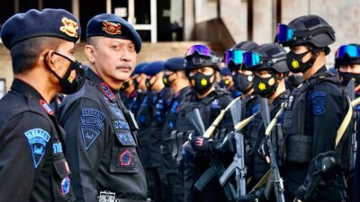 Dansat Brimob Terjun Langsung Siagakan Personel Pengamanan Aksi Unras Mahasiswa Di Gedung DPRD Sumsel