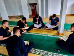 Tingkatkan Iman dan Takwa, Brimob Sumsel Isi Kegiatan Dengan Membaca Al-Quran