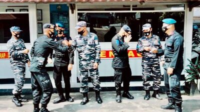 Tingkatkan Sinergitas Antara TNI – Polri, Personel Satbrimob Polda Sumsel Sambangi Lanal Palembang