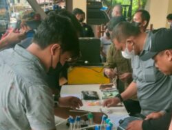 Polda Kalbar Gerebek Kampung Beting, 13 Orang Diamankan Polisi Polda Kalbar Gerebek Kampung Beting, 13 Orang Diamankan Polisi