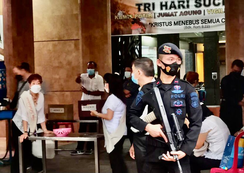 Ciptakan Rasa Nyaman Dalam Beribadah, Unit Jibom Gegana Lakukan Pengamanan Perayaan Paskah Di Kota Palembang