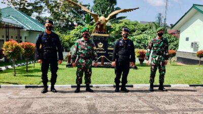 Tingkatkan Sinergitas TNI – Polri, Personel Satbrimob Polda Sumsel Lakukan Kunjungan Ke Hubdam II/Sriwijaya