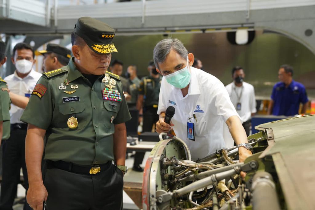 Sambangi PT DI, KASAD Berikan Apresiasi Atas Dukungan Kesiapan Operasional Pesawat TNI  AD