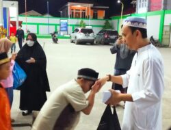 Ketua DPD 2 Partai Golkar Kota Singkwang Bpk. Dr. Andi Syarif.TUW.ST.MT.MSi (HAN) Buka Puasa Bersama Warga Setempat serta Anak-Anak Panti Asuhan 2022