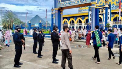 Pelaksanaan Shalat Idul Fitri 1443 H Di Kota Lubuk Linggau, Dijaga Personel Satuan Brimob Polda Sumsel