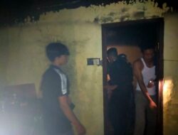 Sijago Merah Bakar Rumah Warga, Personel Batalyon C Pelopor Polda Riau Bantu Proses Pemadaman,