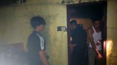Sijago Merah Bakar Rumah Warga, Personel Batalyon C Pelopor Polda Riau Bantu Proses Pemadaman,