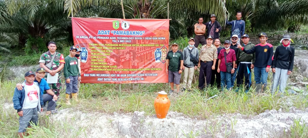 Ketua Adat Desa Goa Boma Pasang Rambu Adat (Pamabakng)