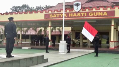 Pimpin Upacara Bulanan Pengibaran Bendera Merah Putih, Dansat Brimob Polda Sumsel Ajak Personel Disiplin dan Tanggungjawab Disetiap Tugas