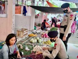 Selain Pantau Situasi Keamanan, Brimob Sumsel Juga Himbau Masyarakat Untuk Tetap Patuhi Prokes Saat Sambangi Pasar Bhayangkara