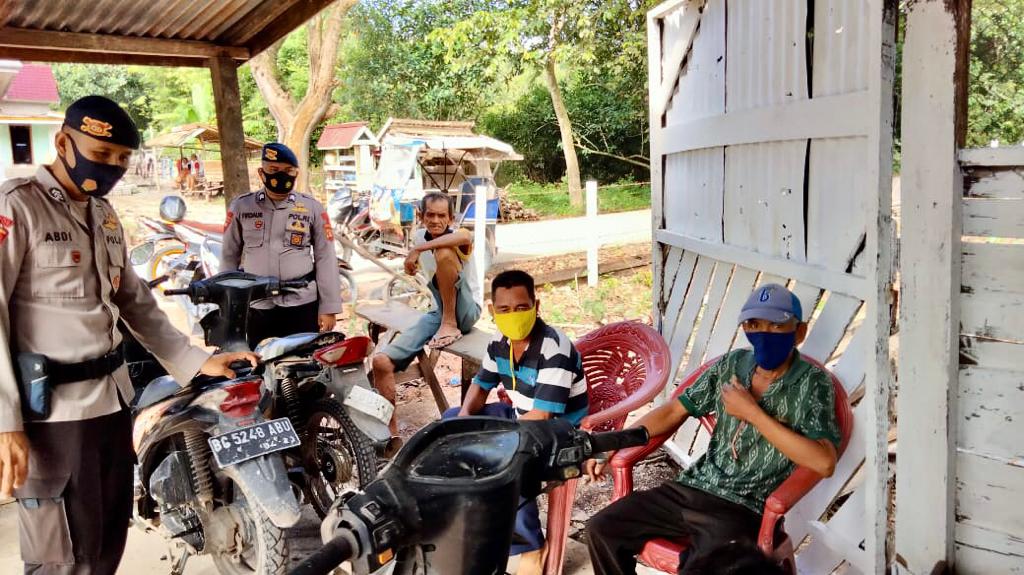Ciptakan Suasana Kondusif Di Ogan Ilir, Personil Brimob Sumsel Sambangi Warga serta Berikan Himbauan Kantibmas