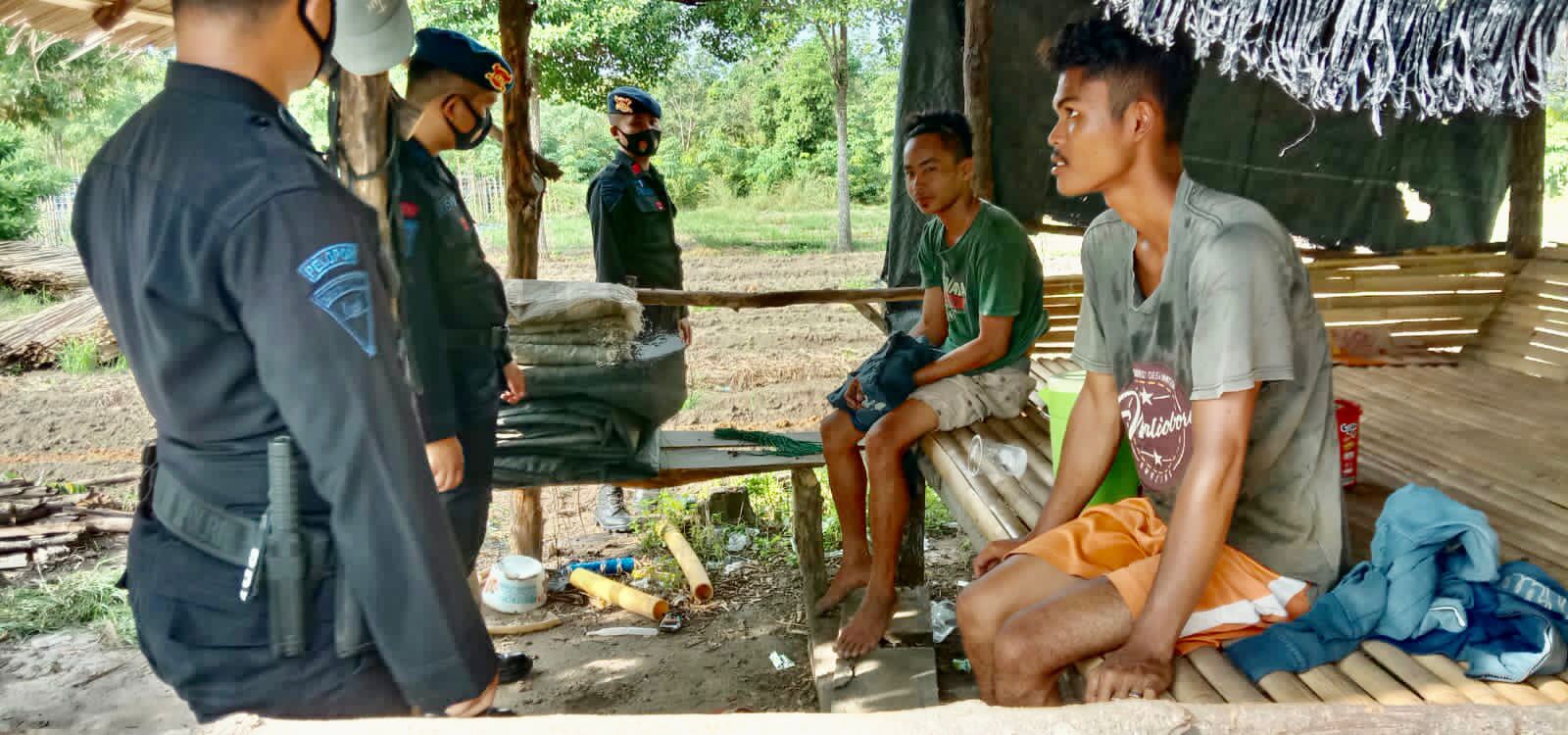 Patroli Dialogis Di Ogan Ilir, Brimob Sumsel Ajak Masyarakat Jaga Situasi Kamtibmas