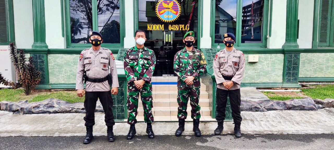 Sambutan Hangat Didapat Personel Gegana Sumsel Saat Menyambangi Kodim 0418 / Palembang