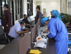 Hakim, Panitera Dan Sekretaris Pengadilan Negeri/PHI/Tipikor Serang Adakan Uji Tes Bebas Narkoba Hakim, Panitera Dan Sekretaris Pengadilan Negeri/PHI/Tipikor Serang Adakan Uji Tes Bebas Narkoba