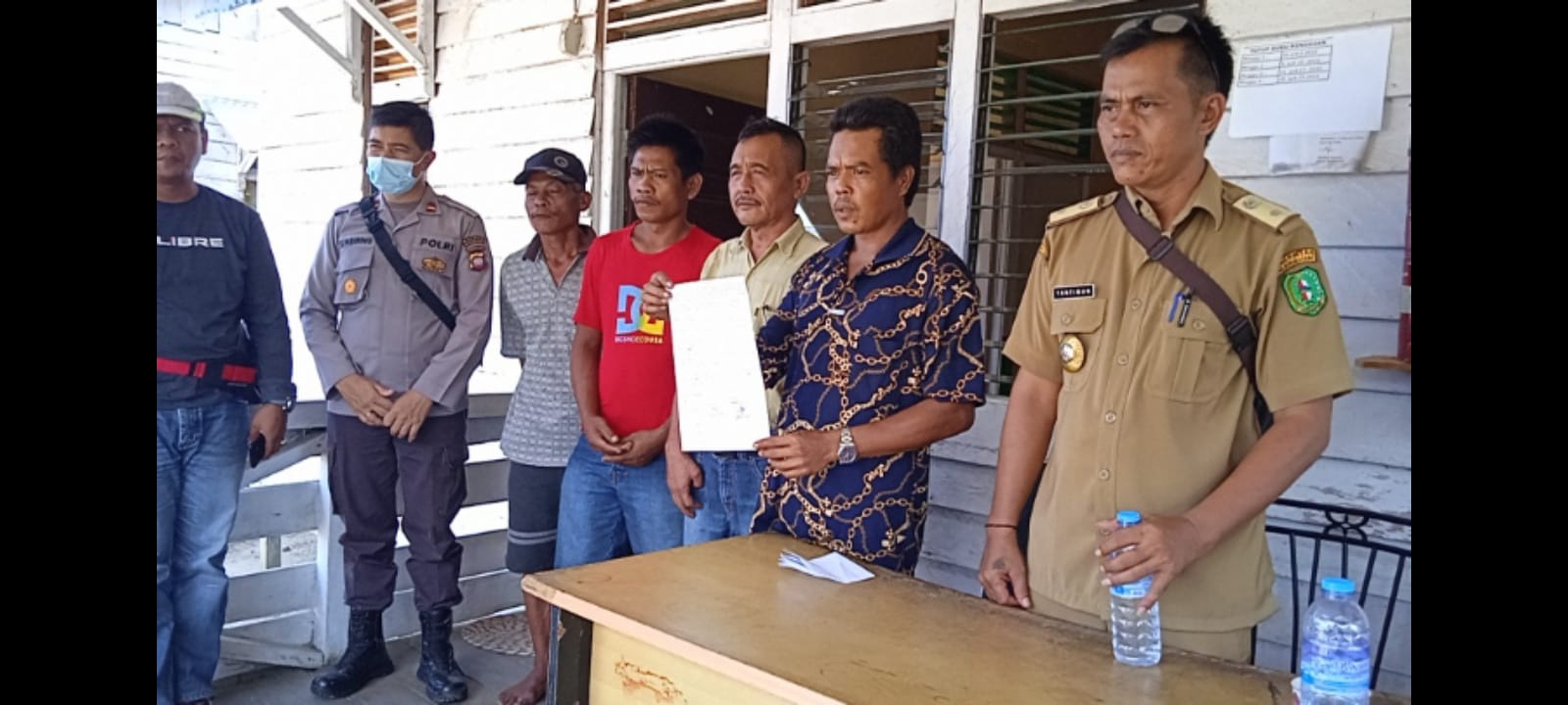 PT. MKI Menyepakati 3 Tuntutan Masarakat Dalam Pertemuan Dihadiri Kapolsek Dan Kades Sakataru 2022