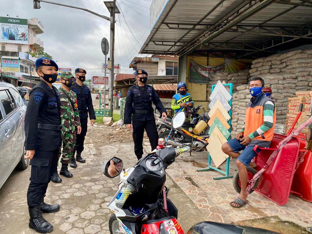 Jaga Kondusifitas Wilayah Pali, Satbrimob Polda Sumsel & Anggota Koramil 404 – 03 / Talang Ubi Gelar Patroli Bersama